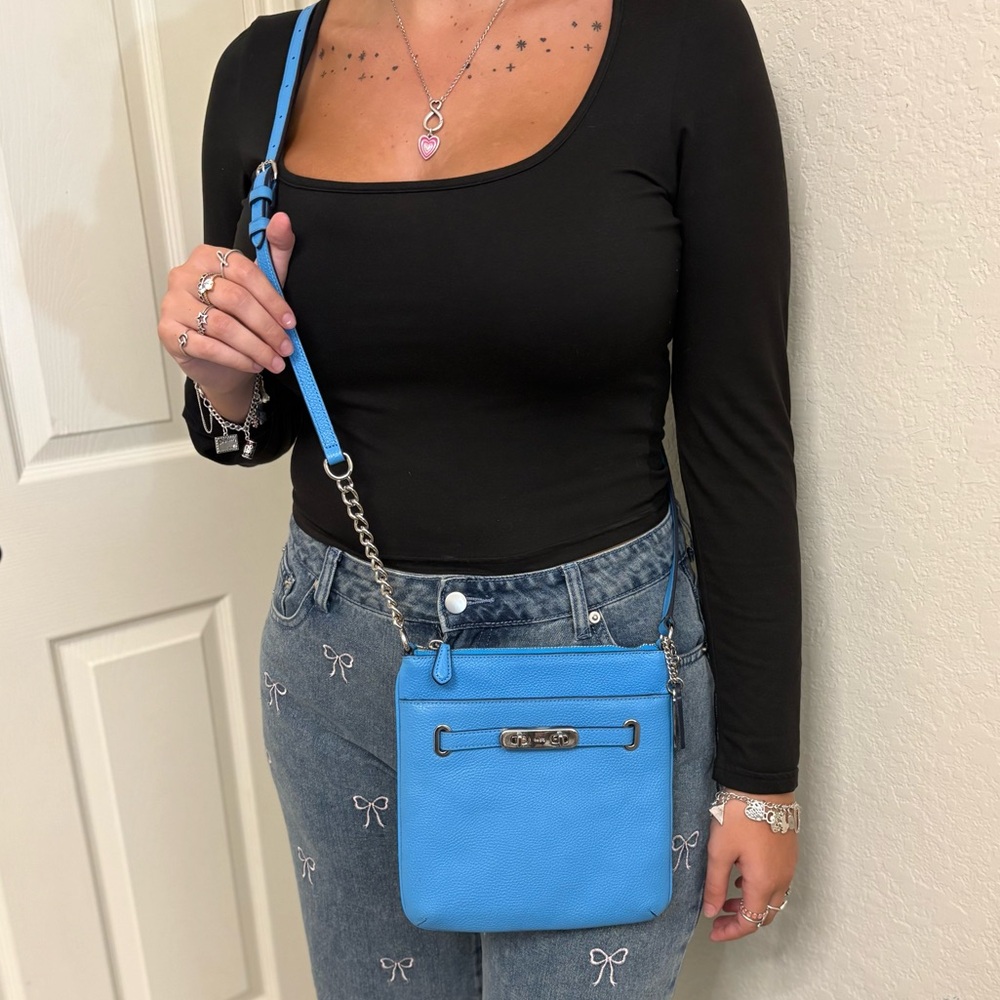 Coach NWT Swagger Crossbody Adjustable Chain and leather strap front slip pocket